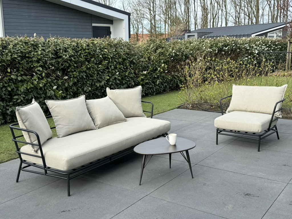 Outdoor lounge furniture